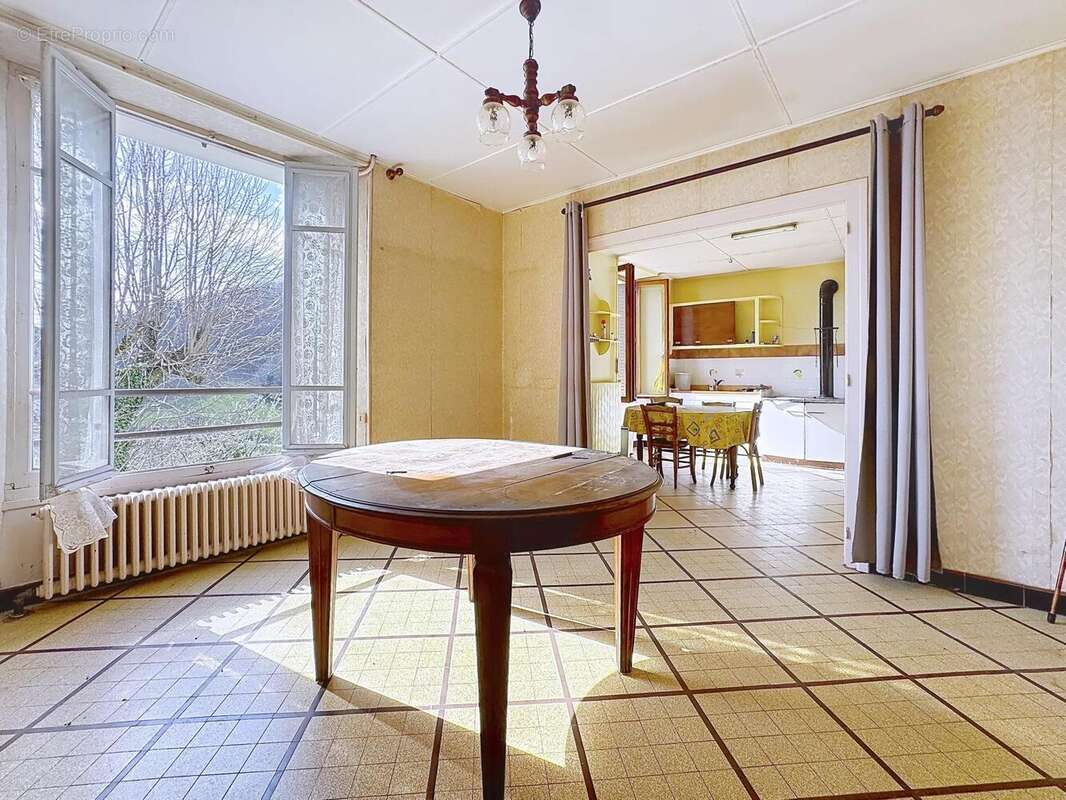 Photo 4 - Maison à SAINT-ETIENNE-DE-CROSSEY