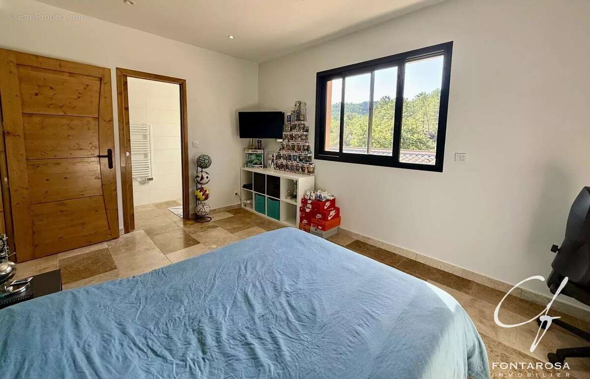 Maison à BAGNOLS-EN-FORET