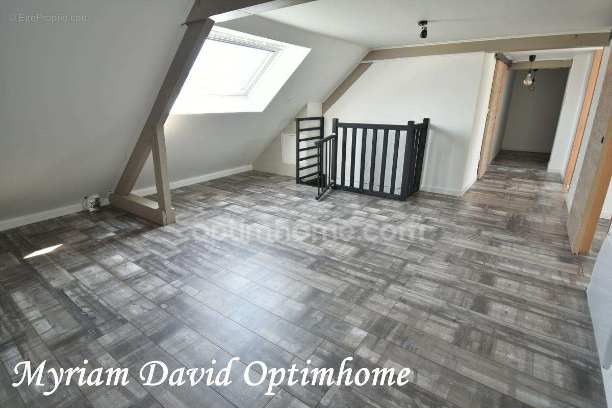 Maison familiale 171 m² – DPE C – 5 chambres – Terrain paysagé de 2 400 m² – Rostrenen - photo 11