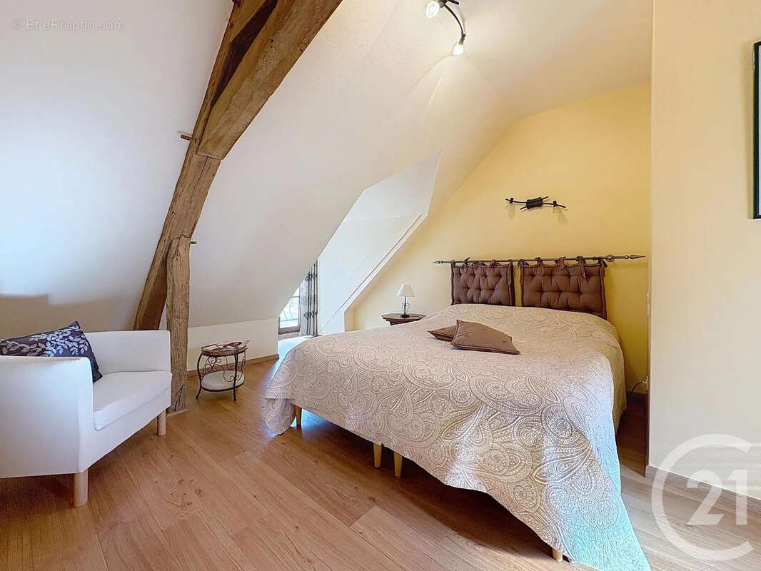 Maison 737 m² à Estissac  - photo 28