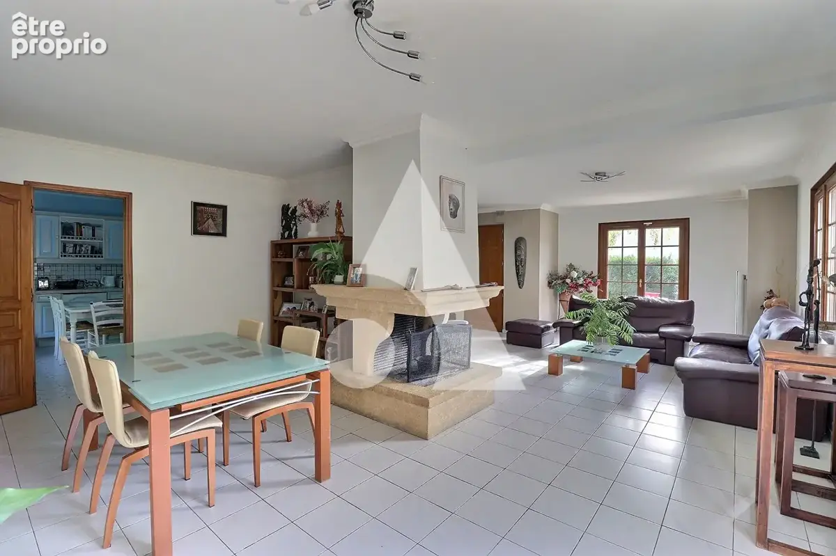 Maison individuel 7 pièces avec piscine - CENTRE VILLE - photo 2