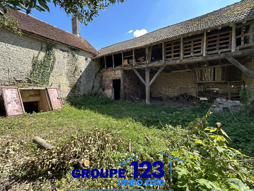 Maison à MALIGNY