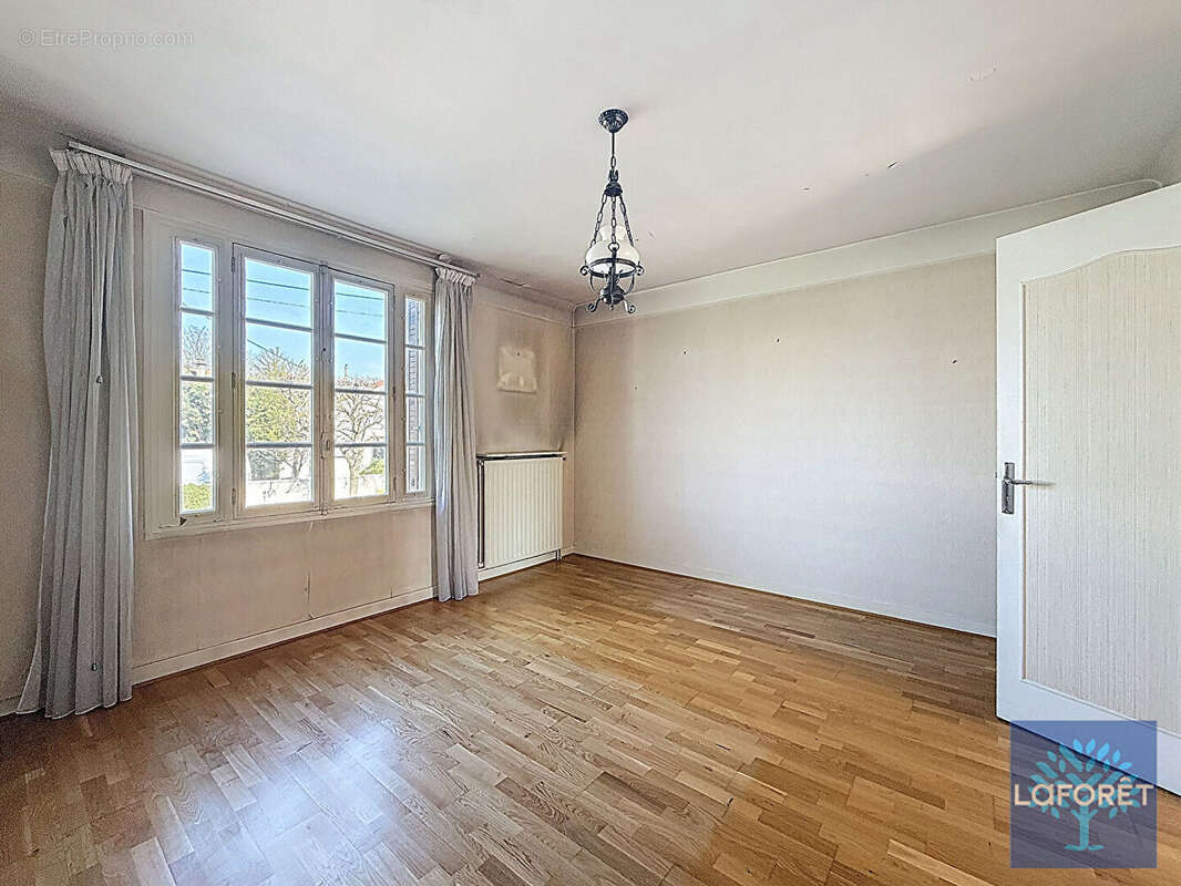 Maison à VIGNEUX-SUR-SEINE