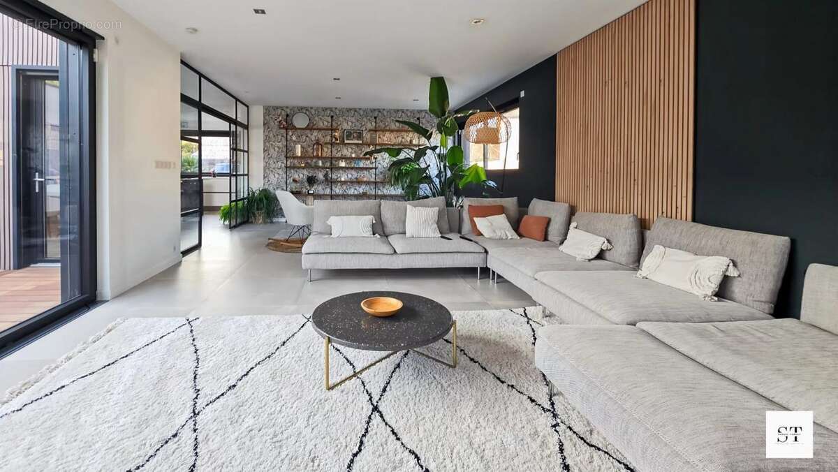 Maison à SAINT-SEBASTIEN-SUR-LOIRE