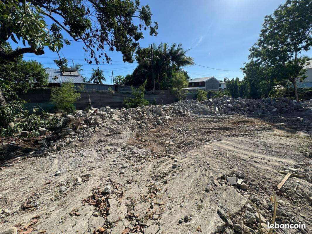 Terrain à SAINT-LOUIS