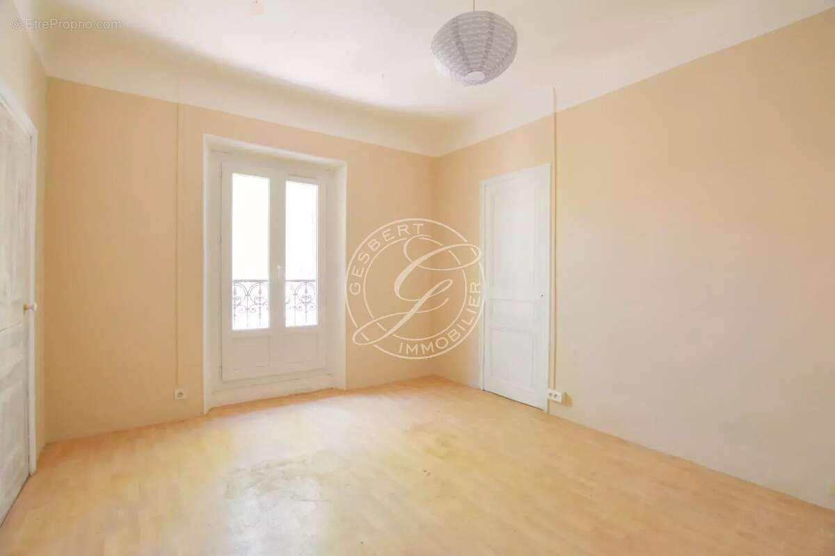 Appartement à SALERNES