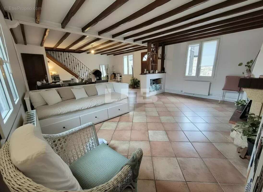 Maison à MORTEFONTAINE