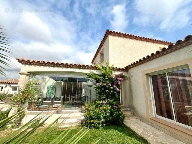 Superbe villa non mitoyenne avec piscine, véranda et cuisine d'été - photo 12
