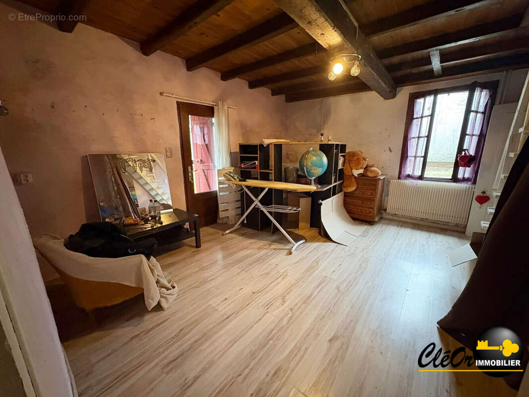 Maison 161 m² à Menetreuil  - photo 7