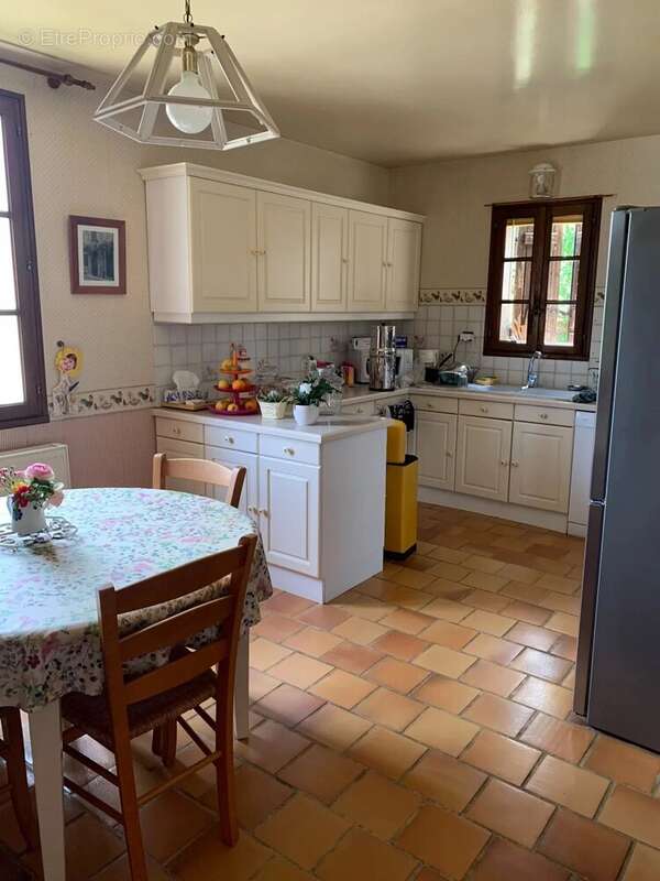 Belle maison familiale, avec piscine, dépendances et terrain de 1.7 ha - photo 6