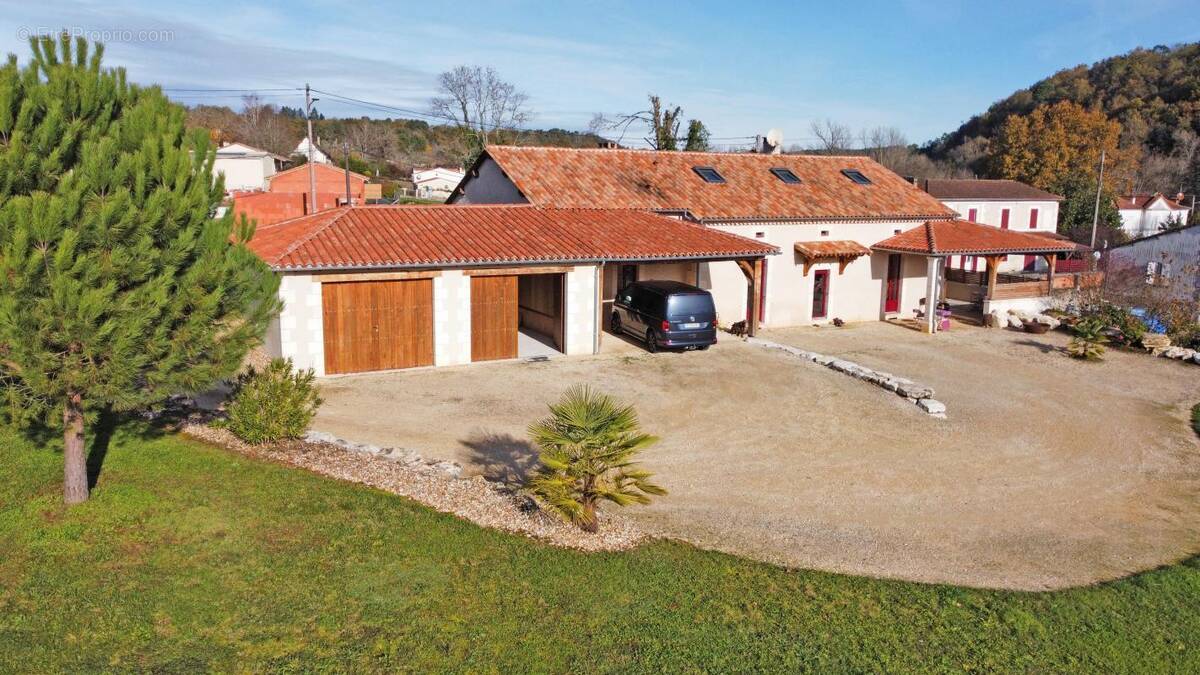 Maison à NEUVIC