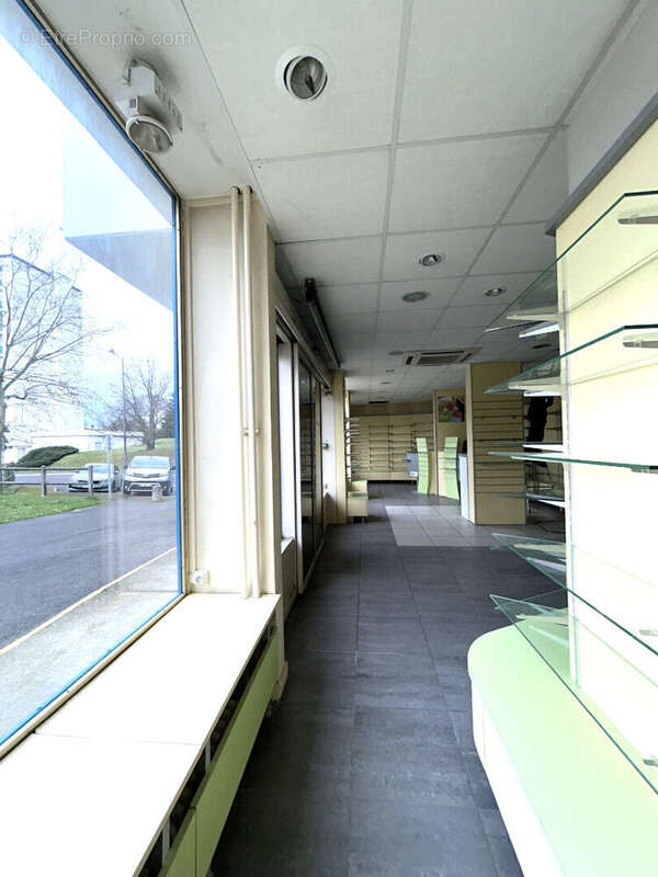 Commerce à PIERRE-BENITE