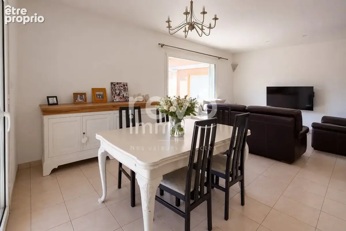 Une maison et plus de 190 m² en plus  pour vos projets ! - photo 2