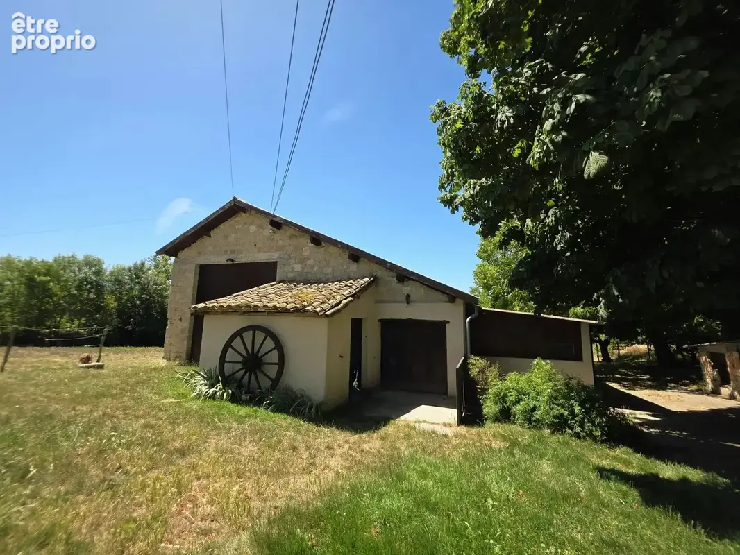 Maison de campagne avec dépendances et terrain proche des commodités - photo 11