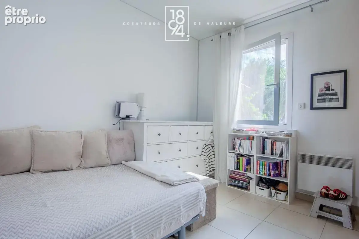 Maison familiale et récente avec garage et piscine en centre ville de Venelles - photo 9