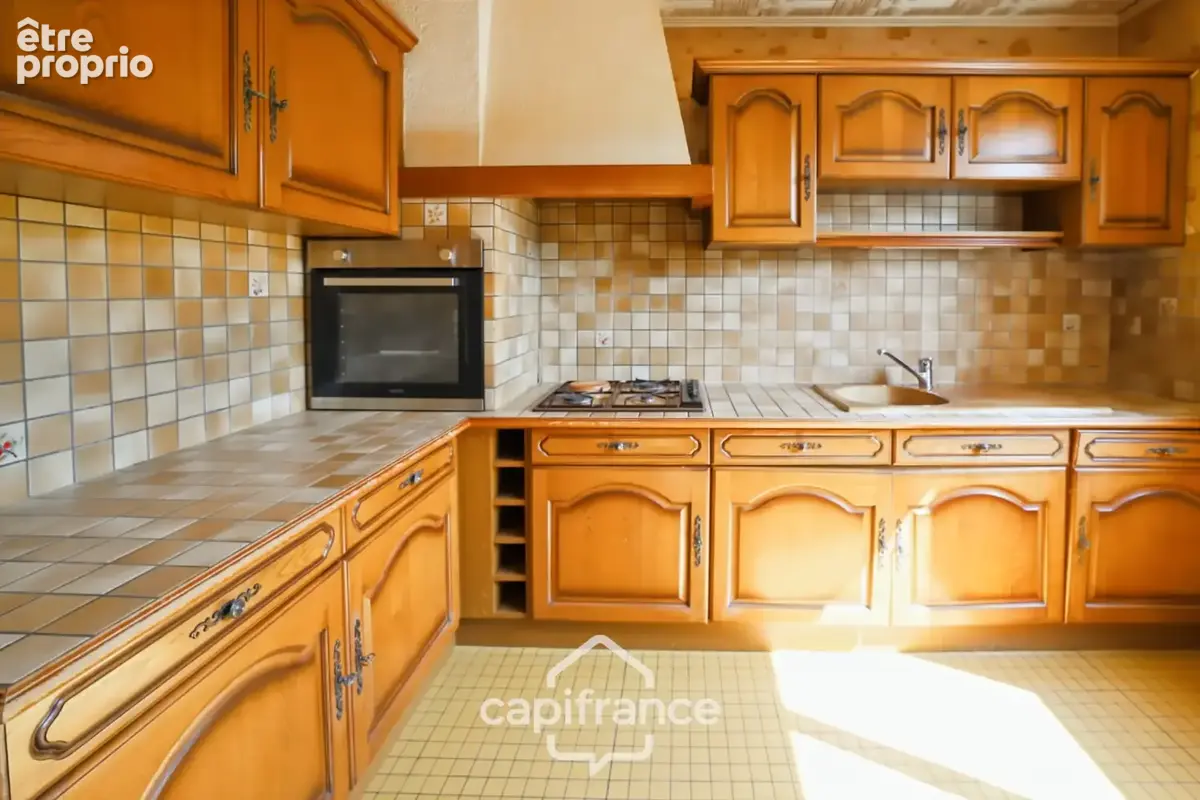 Maison avec sous-sol complet à rénover à Beaufort (39190), idéal premier achat ou investissement - photo 3