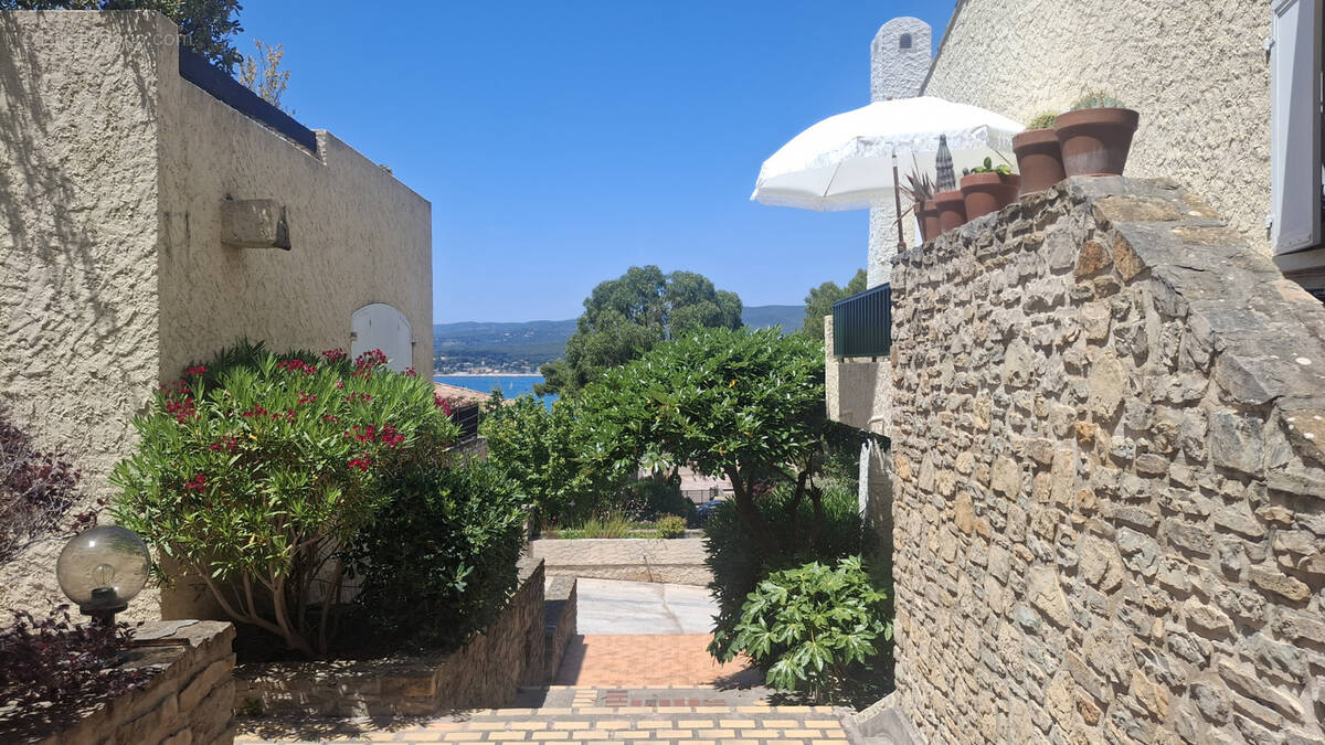 Appartement à SAINT-CYR-SUR-MER