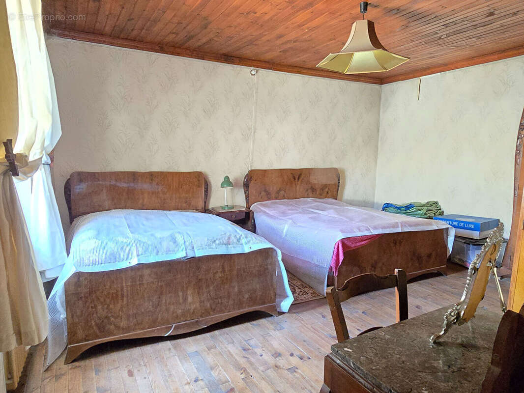 Corps de ferme avec maison, appartement et dépendances - Durenque - photo 14
