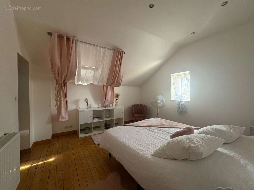 Maison meulière avec dépendance - photo 10