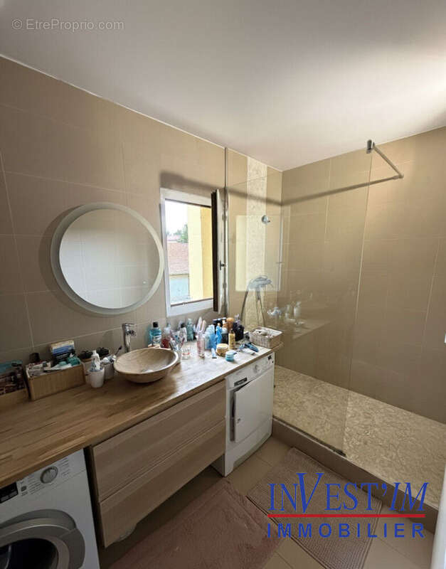 Appartement à SAINT-GENIS-LAVAL