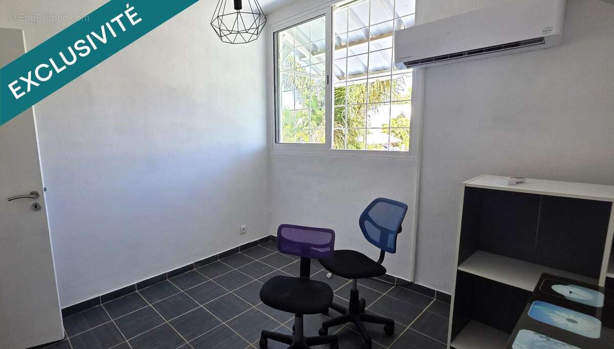 Photo 7 - Maison à REMIRE-MONTJOLY