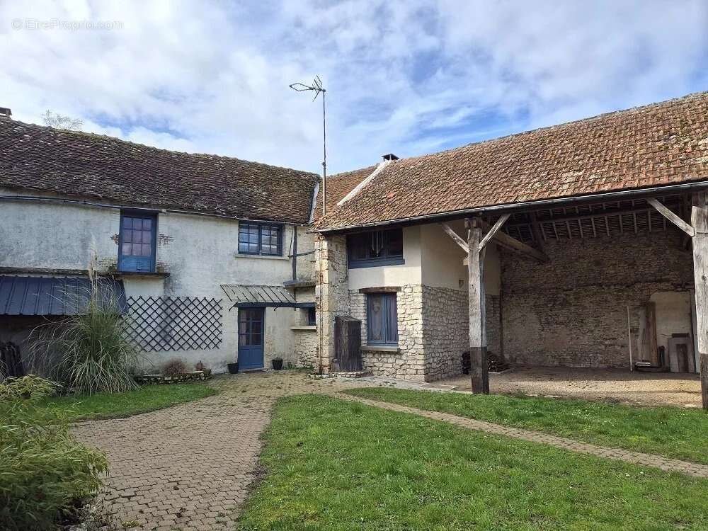 Maison à BEAUNE-LA-ROLANDE