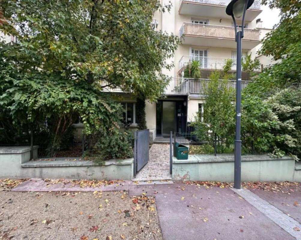 Commerce à ISSY-LES-MOULINEAUX