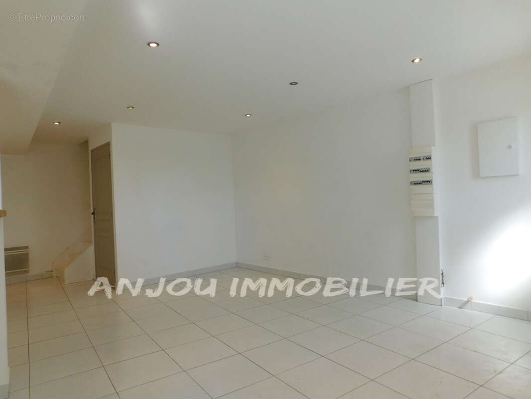 Maison à SAINT-QUENTIN-LES-ANGES