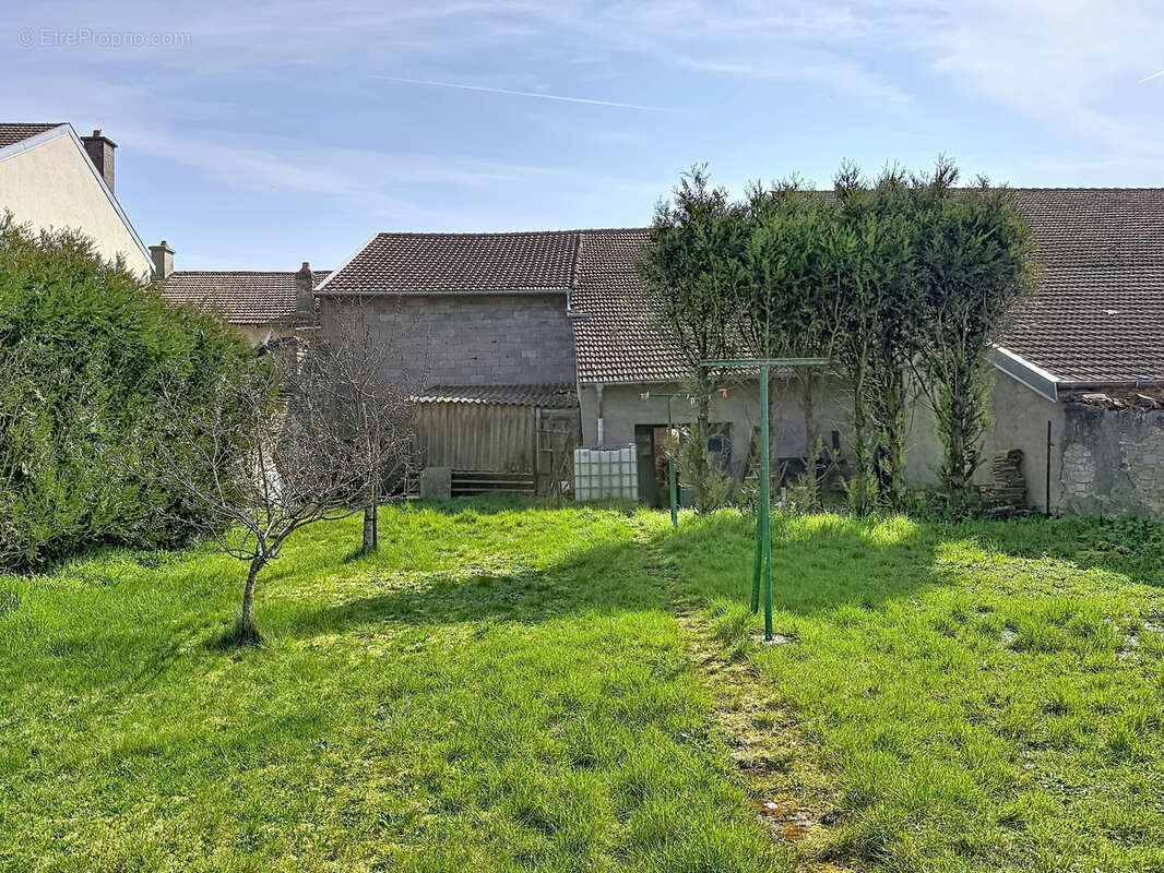 Appartement à JUVAINCOURT