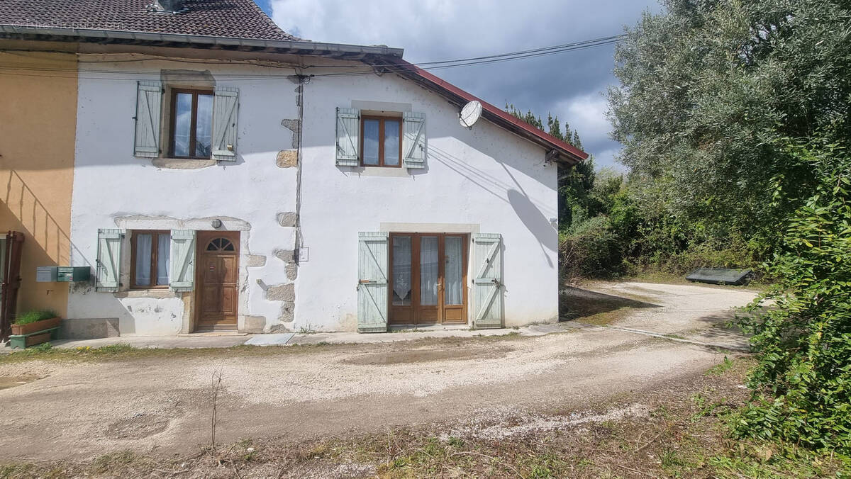 Maison à MASSIGNIEU-DE-RIVES