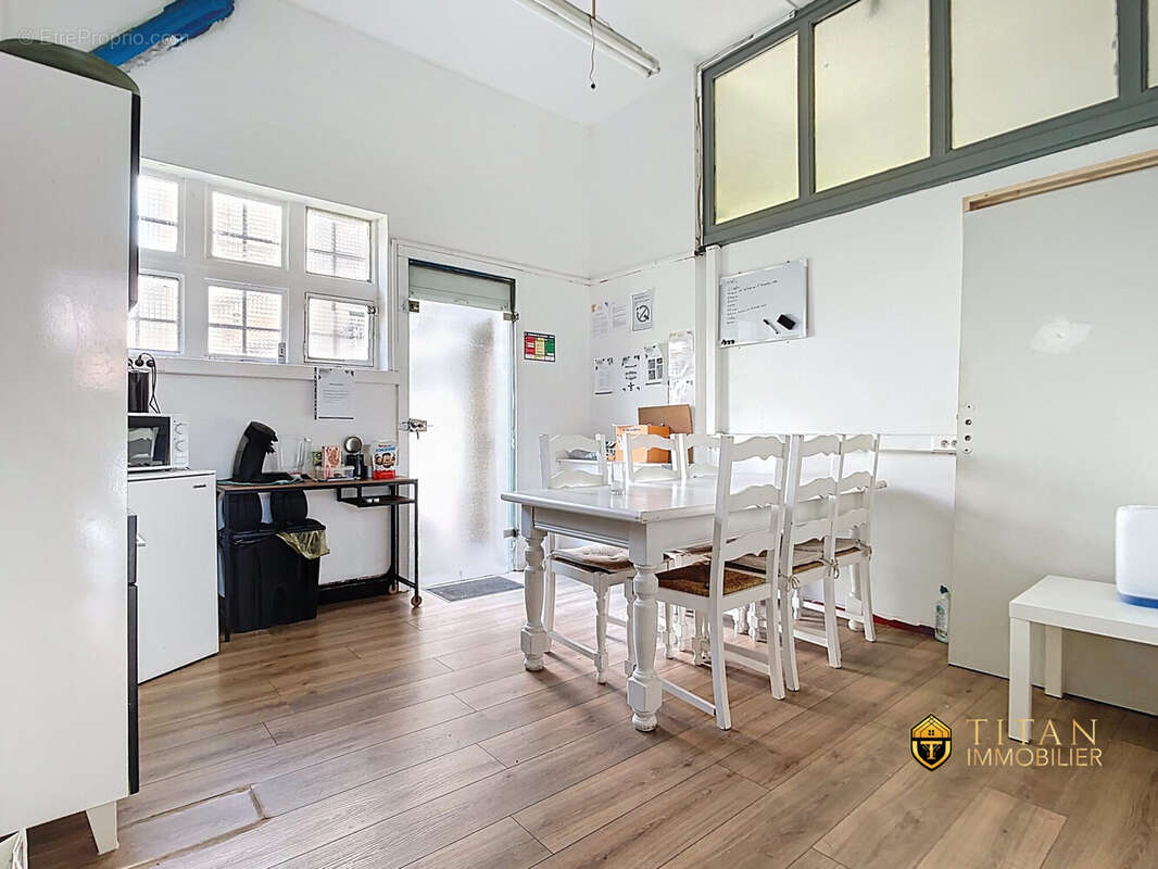 Local commercial de 74.37 + une grande cave de 41m² déjà loué à Dunkerque (59140) Titan immobilier  - Appartement à DUNKERQUE
