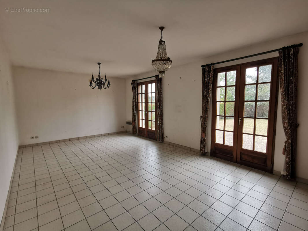 Maison de plain-pied avec sous-sol complet et terrain - photo 3