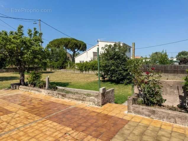 Villa sur parcelle constructible de 1500 m² AVENUE DE BORGO - photo 3