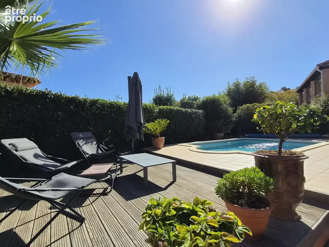 Le pradet   maison familiale de 140 m2 avec piscine, vue dégagée et garage - photo 3