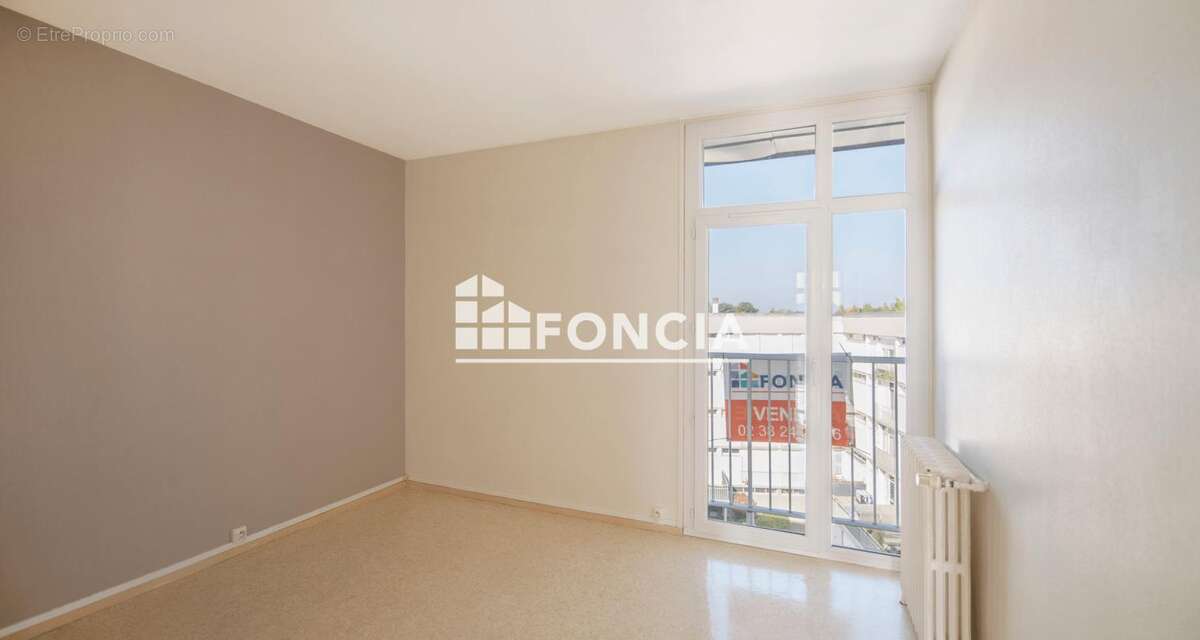 Appartement à SAINT-JEAN-DE-LA-RUELLE