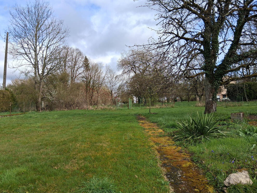 Terrain à CONTREXEVILLE