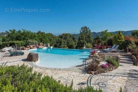 Maison 250 m² à Mandelieu-La-Napoule  - photo 2