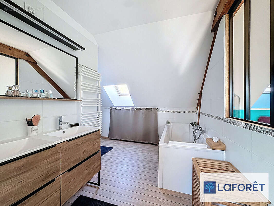 Maison à LES MESNULS