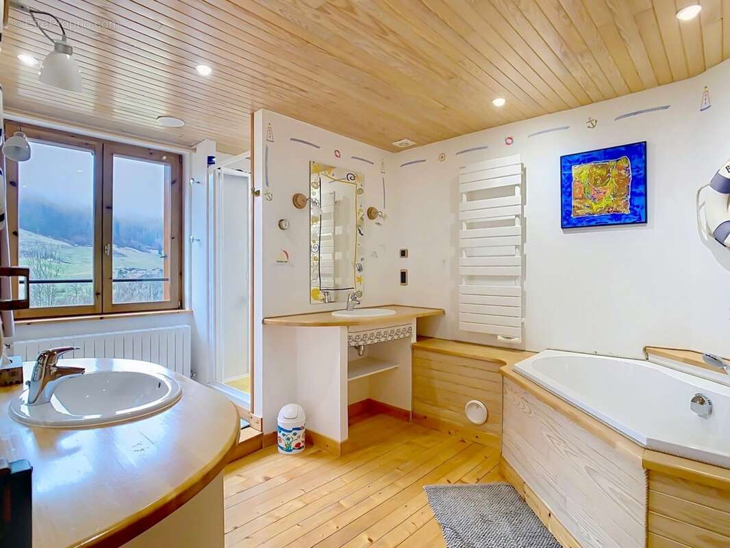 chalet rénové avec vue panoramique, mazot, sauna et fort potentiel – Glières-Val-de-Borne (74) - photo 13