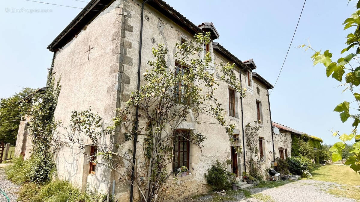 Maison à BUSSIERE-POITEVINE