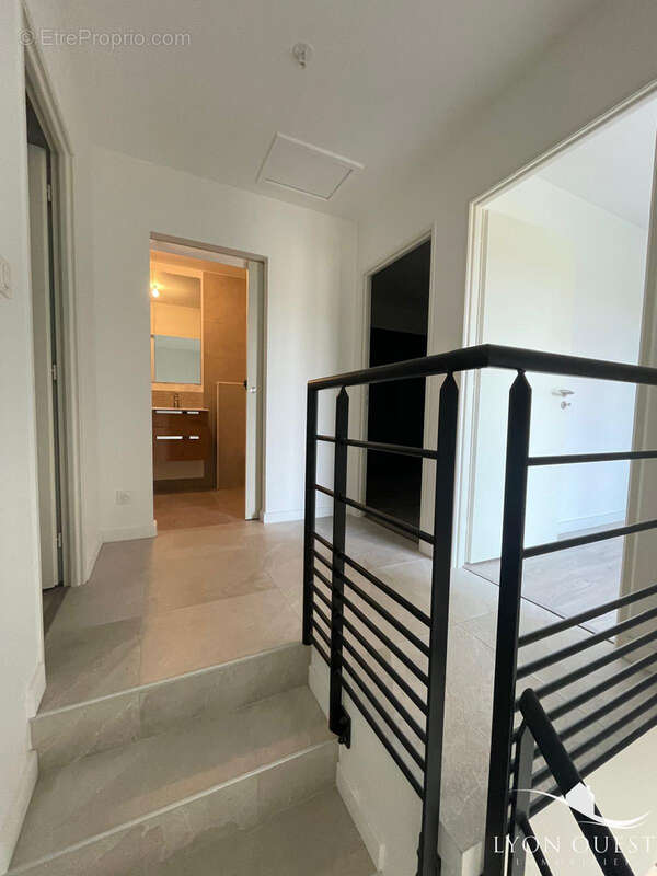 Appartement à SATHONAY-VILLAGE