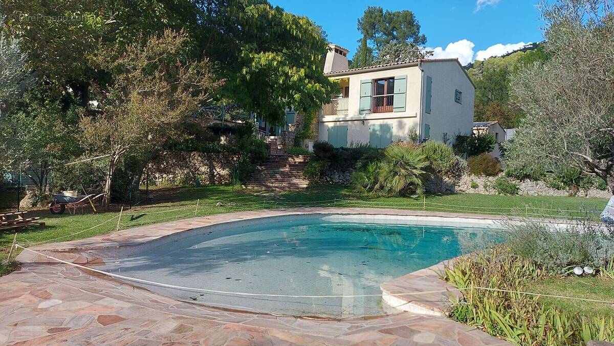 Maison à MEOUNES-LES-MONTRIEUX