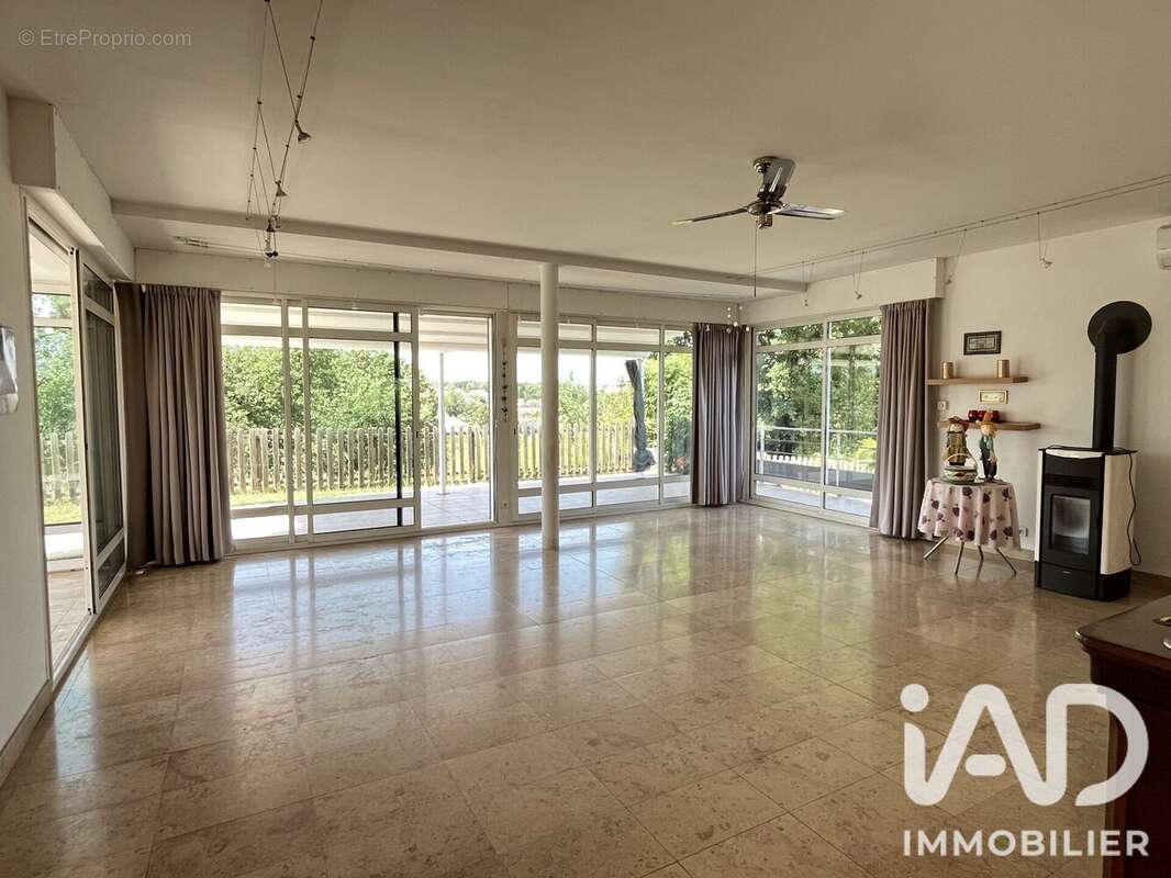 Maison 276 m² à Montmorillon  - photo 2