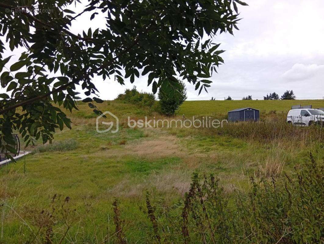 Terrain à SAINTE-GENEVIEVE