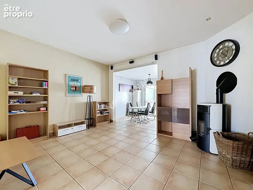 Maison familiale à Vendre à Rezé - 5 Pièces, 111 m², Terrain 279 m² - photo 2