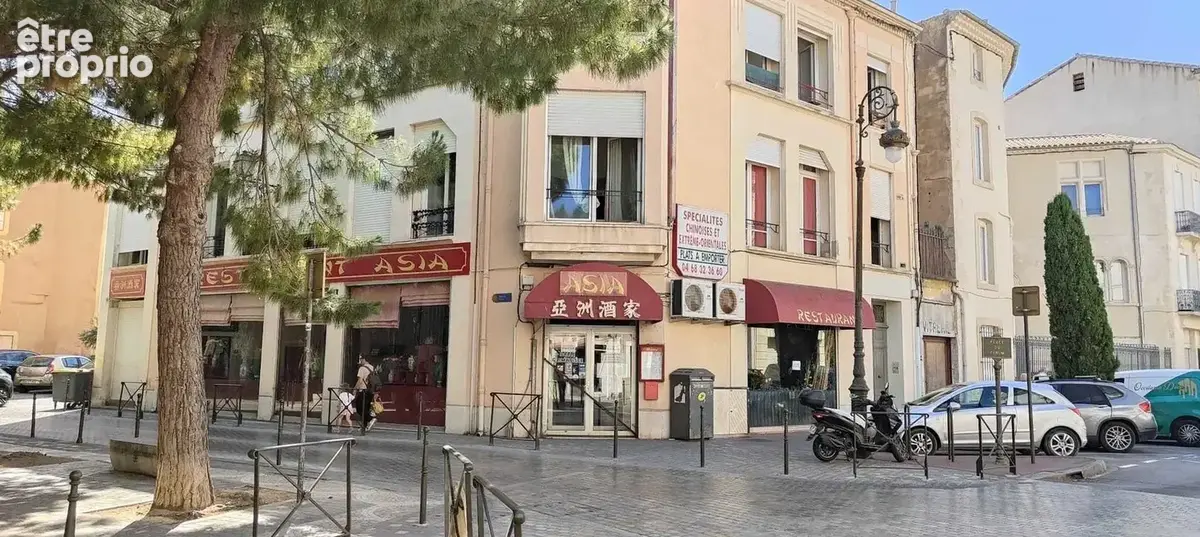 vue de la place du Forum - Commerce à NARBONNE