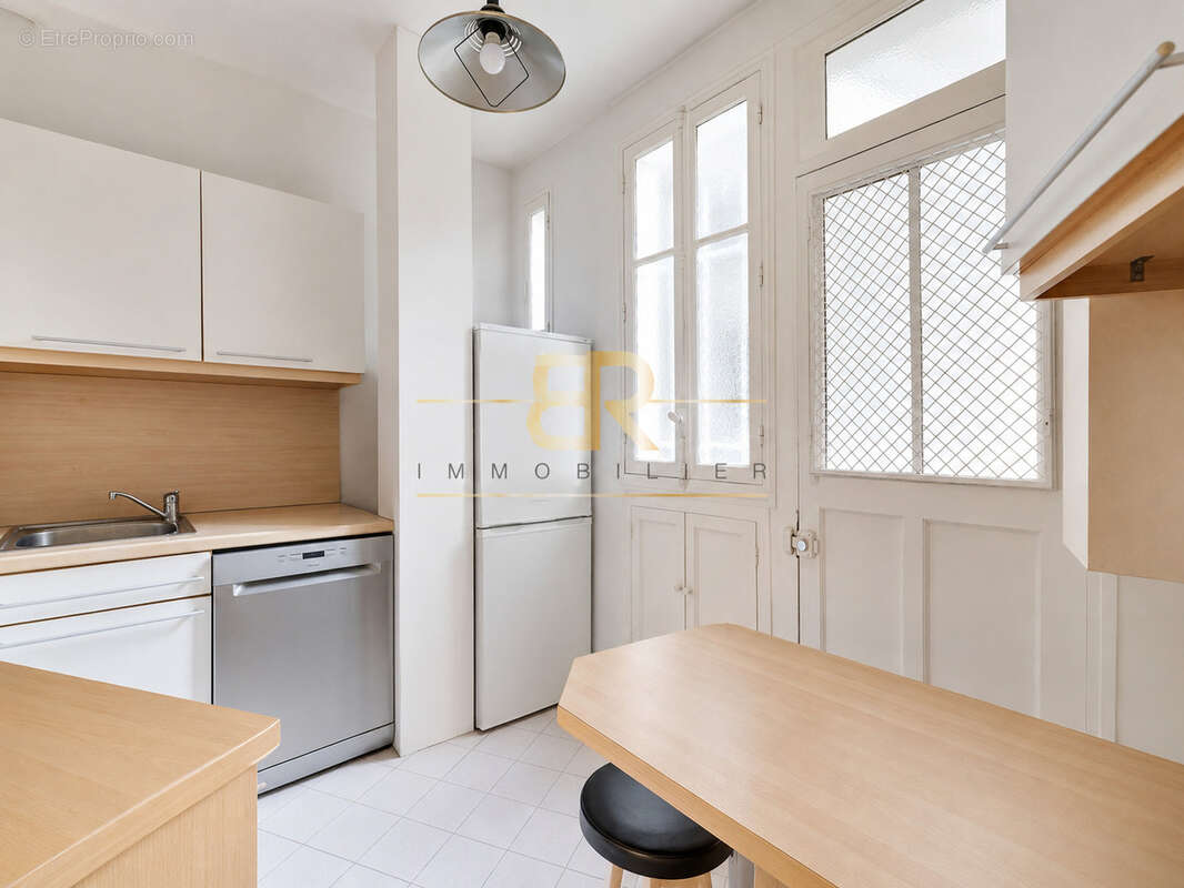 Appartement à PARIS-17E
