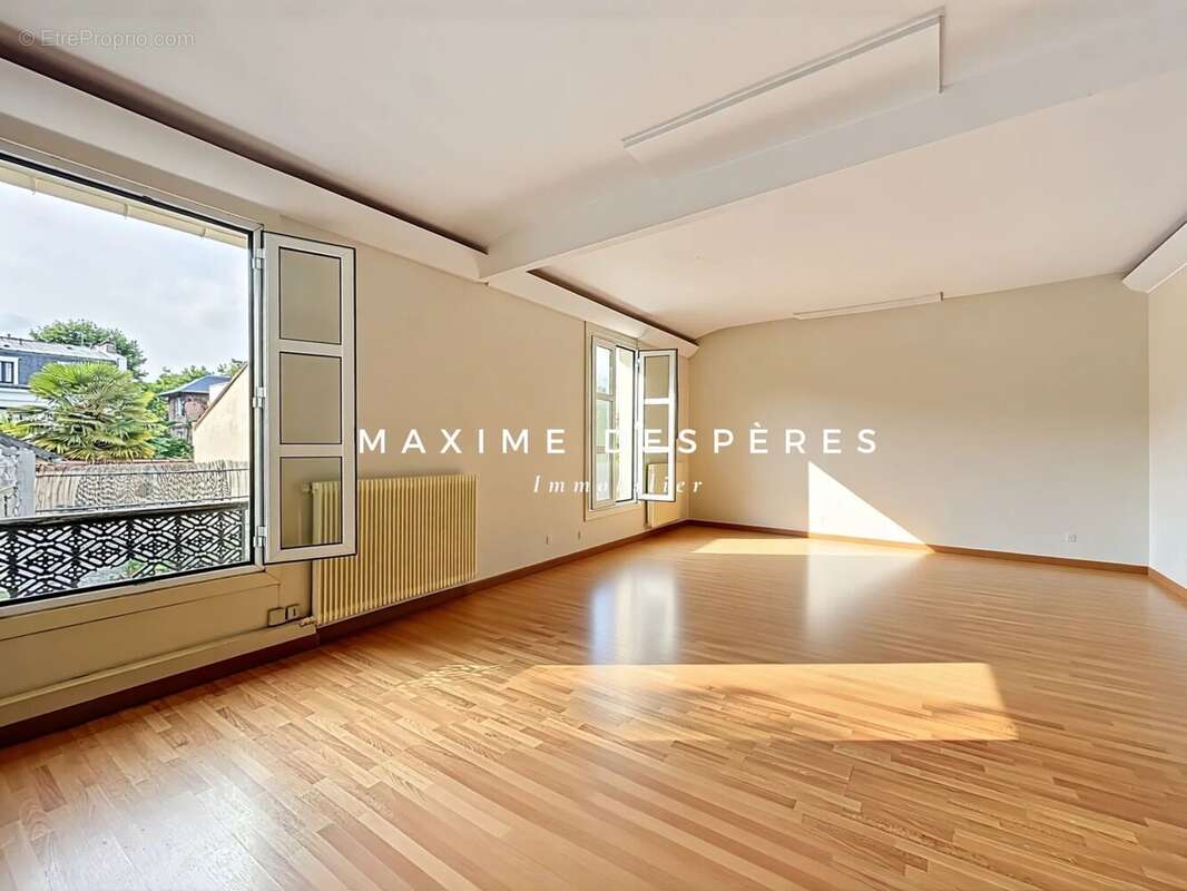 Appartement à NEUILLY-SUR-SEINE