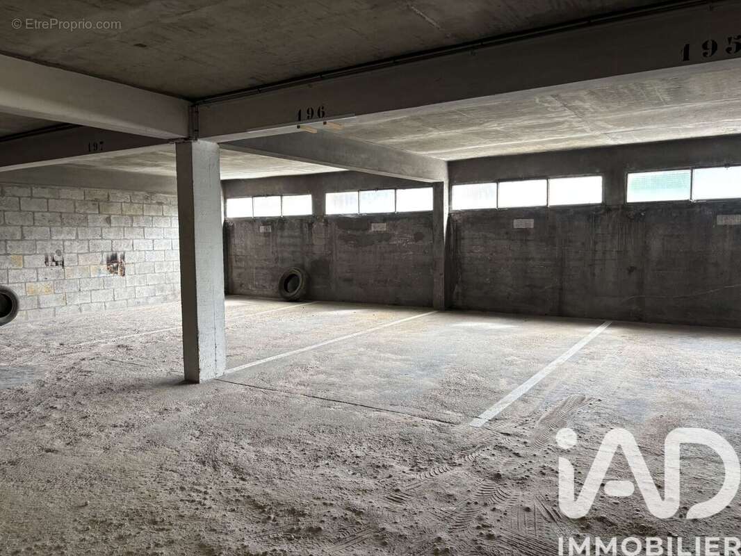Parking 12 m² à Noisy-Le-Roi  - photo 5
