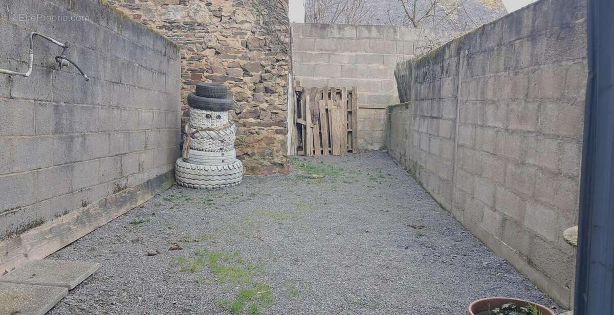 Commerce à ERCE-EN-LAMEE